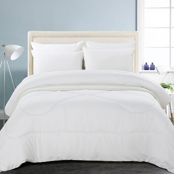 vaulia Medium Weight Hypoallergenic Down-alternative Comforter